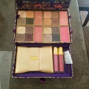 Tarte eyeshadow palette and lip gloss